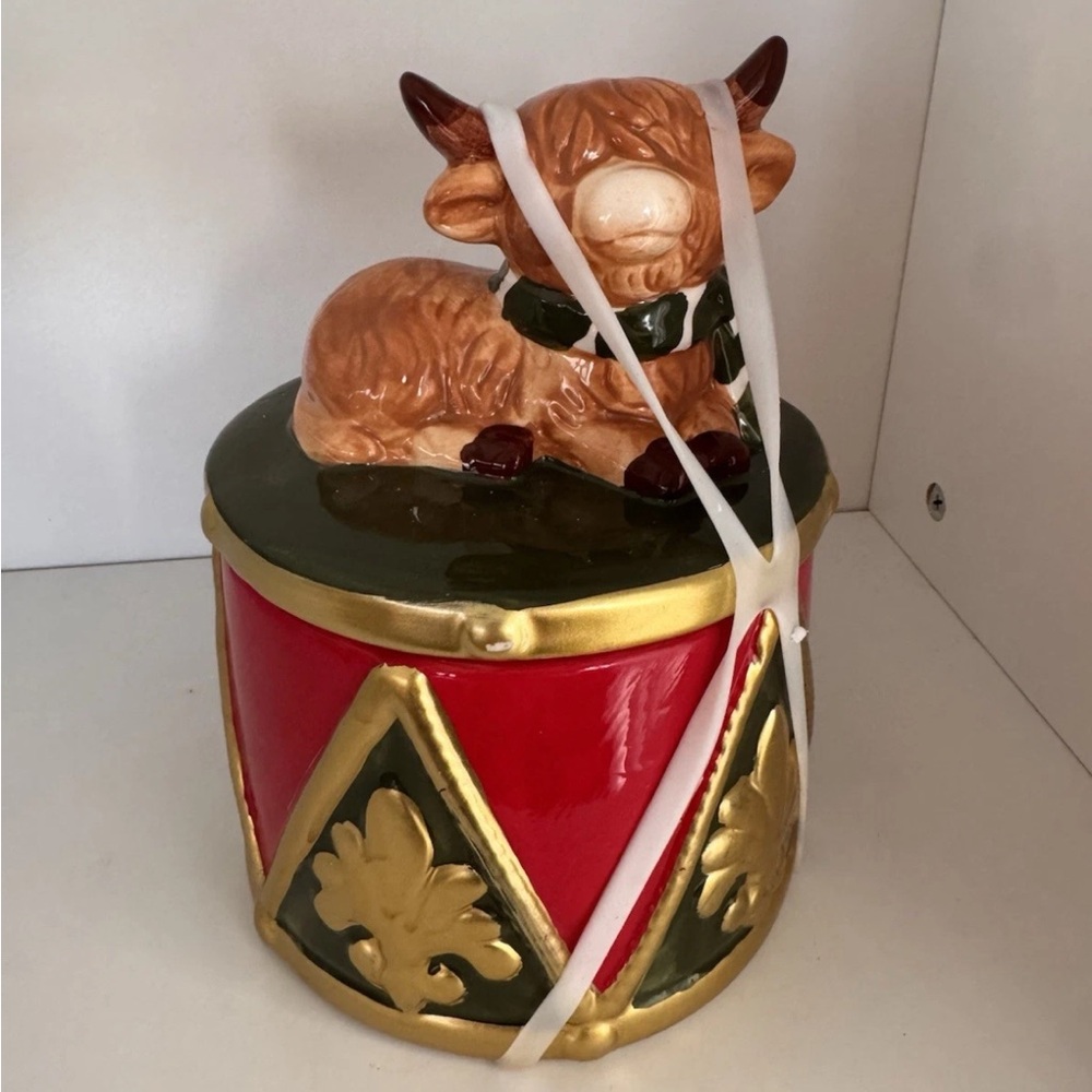 New Beautiful Christmas Highland Cow Cookie Candy On Drum Jar